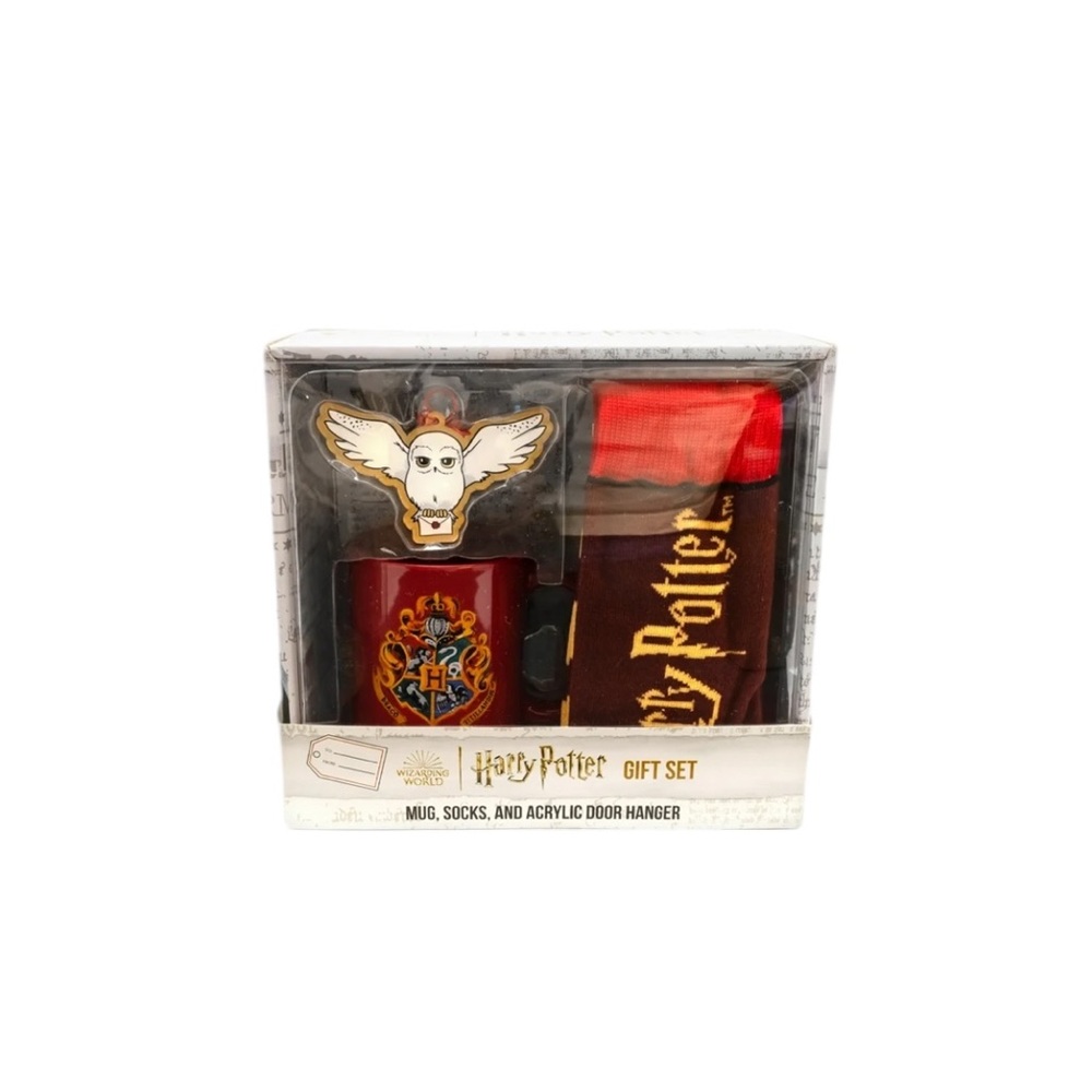 NWT. Harry Potter 12 oz Mug, Socks and Acrylic Décor Holiday Gift Set